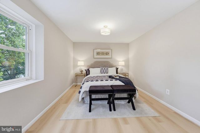 3113 PEBBLE HILL LN, Fairfax, VA 22031