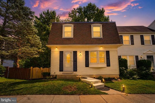 3113 PEBBLE HILL LN, Fairfax, VA 22031