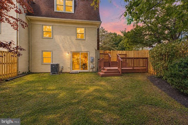 3113 PEBBLE HILL LN, Fairfax, VA 22031