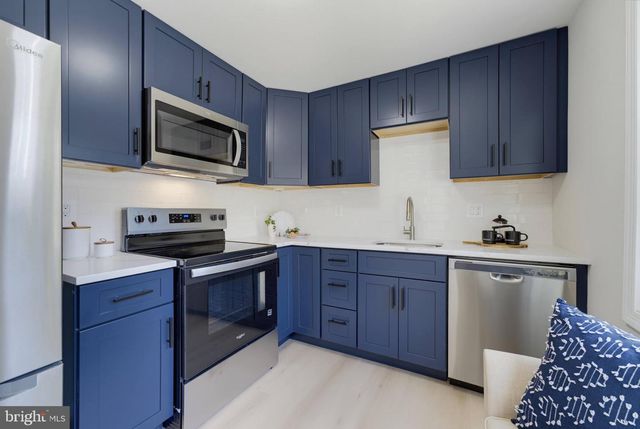3113 PEBBLE HILL LN, Fairfax, VA 22031