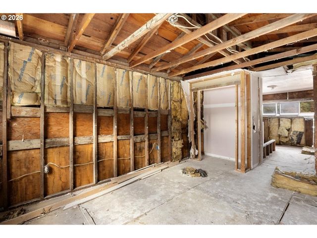 195 Se MILL St, Myrtle Creek, OR 97457