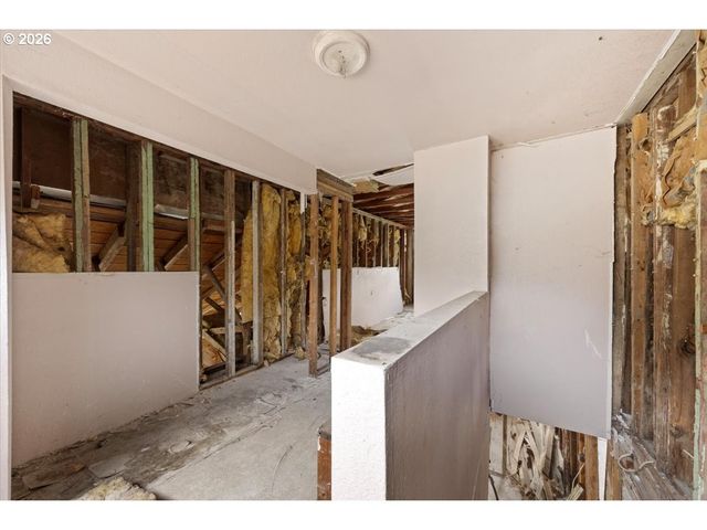 195 Se MILL St, Myrtle Creek, OR 97457