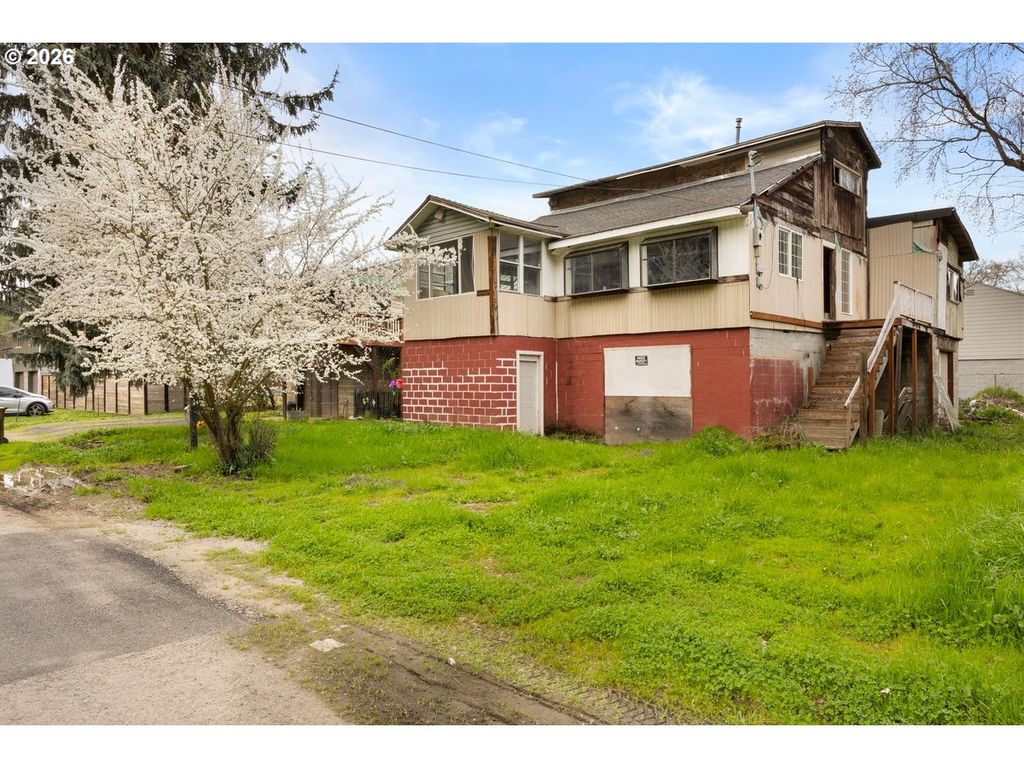 195 Se MILL St, Myrtle Creek, OR 97457