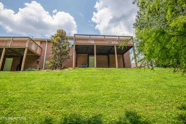 7300 Brook Run Way, Knoxville, TN 37920