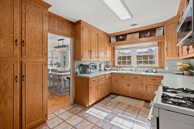 12489 Round O Road, Round O, SC 29474