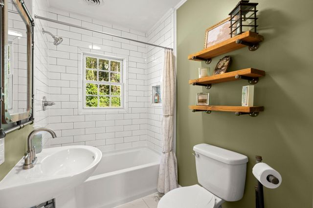 12489 Round O Road, Round O, SC 29474