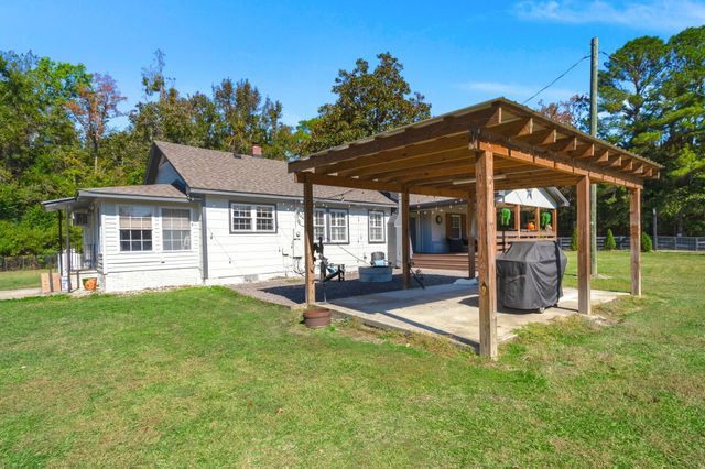 12489 Round O Road, Round O, SC 29474