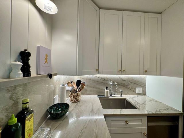 9 NE 19th Court 211C, Wilton Manors, FL 33305