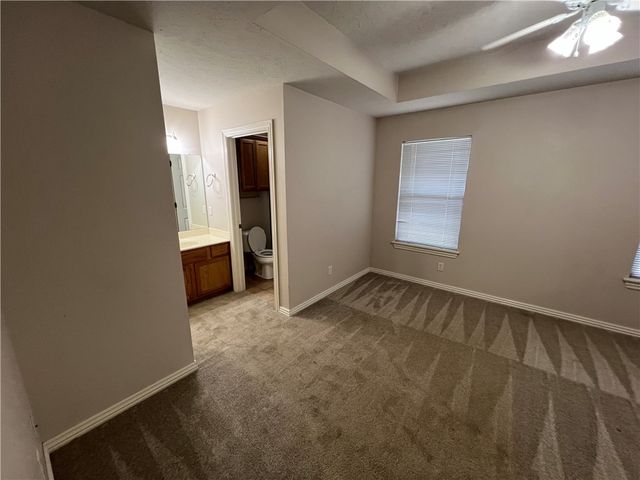 211 Ravenwood Boulevard, Siloam Springs, AR 72761