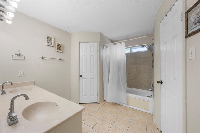 312 Hedrick Drive, Hewitt, TX 76643