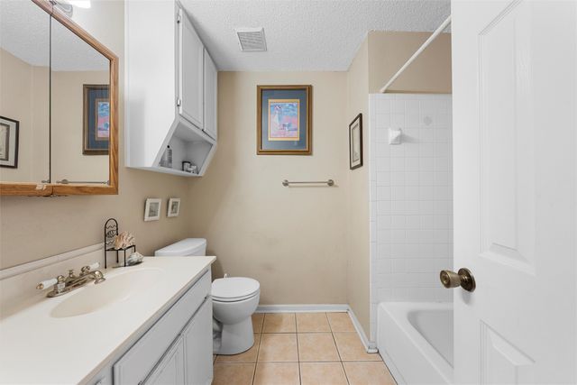 312 Hedrick Drive, Hewitt, TX 76643