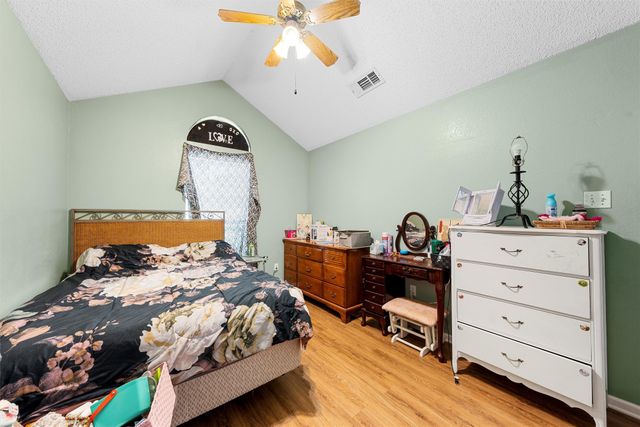 312 Hedrick Drive, Hewitt, TX 76643
