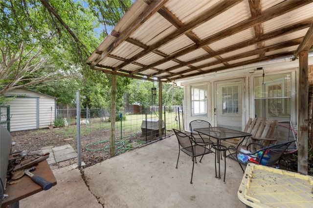 312 Hedrick Drive, Hewitt, TX 76643