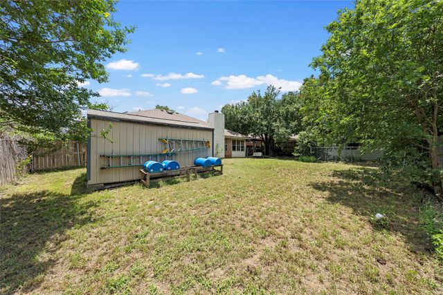 312 Hedrick Drive, Hewitt, TX 76643