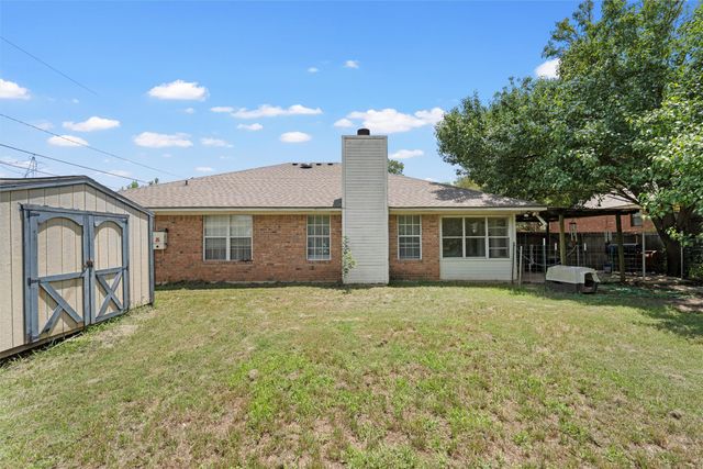 312 Hedrick Drive, Hewitt, TX 76643