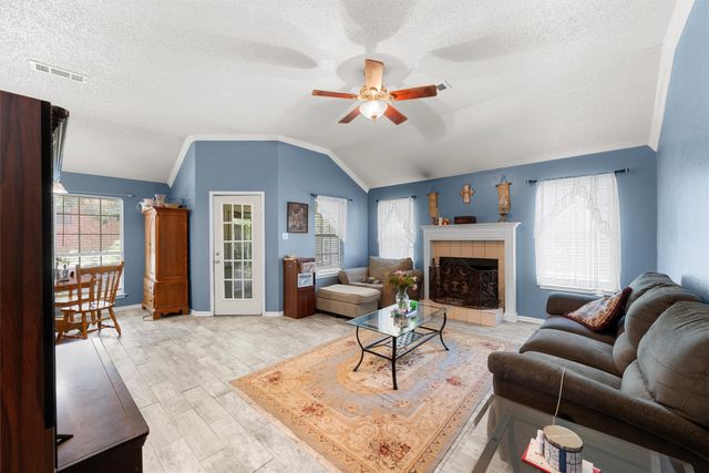 312 Hedrick Drive, Hewitt, TX 76643