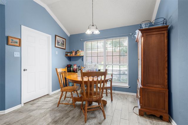 312 Hedrick Drive, Hewitt, TX 76643