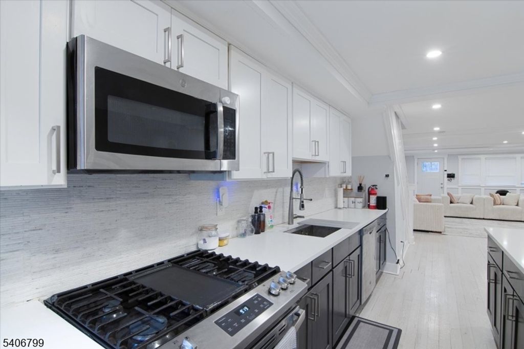 113 Sanford St, East Orange City, NJ 07018 — photo 5