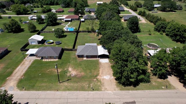 1974 County Road 33900, Powderly, TX 75473
