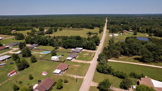 1974 County Road 33900, Powderly, TX 75473