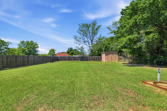 1974 County Road 33900, Powderly, TX 75473