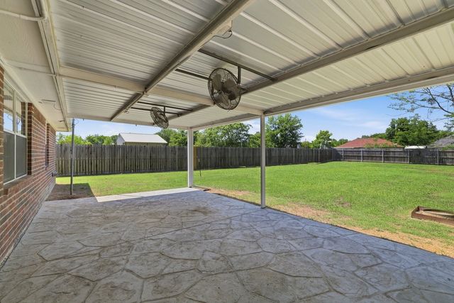 1974 County Road 33900, Powderly, TX 75473