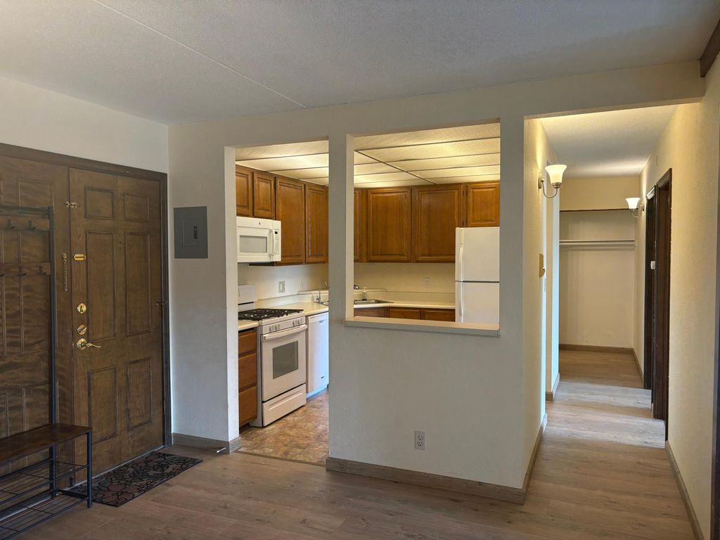 6730 Vernon Avenue S 407, Edina, MN 55436