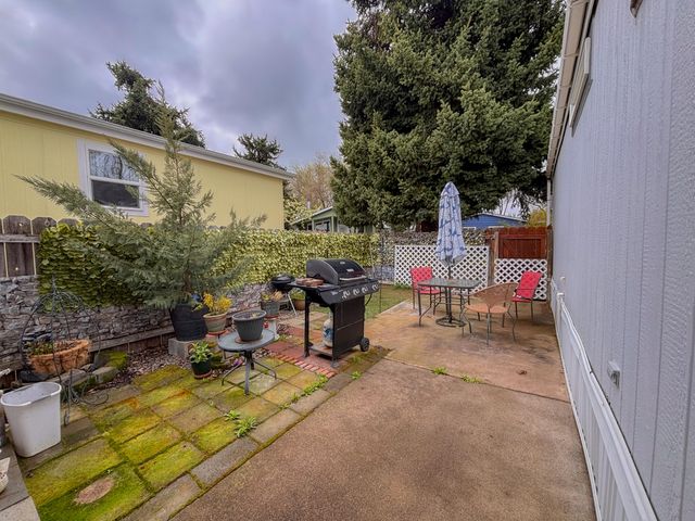 3700 Bellinger Lane SPC 22, Medford, OR 97501