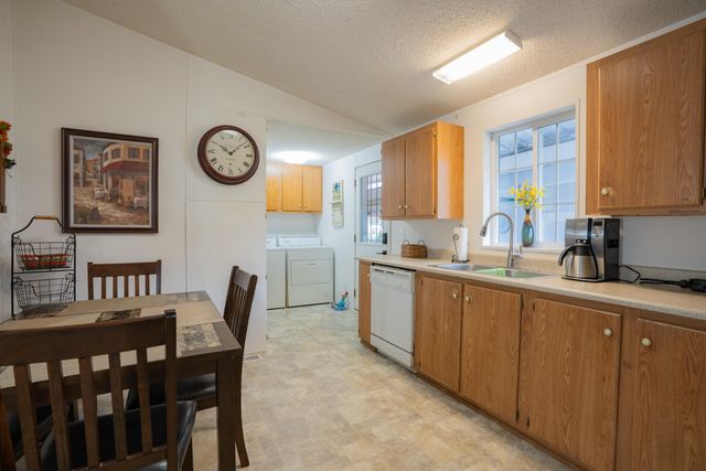 3700 Bellinger Lane SPC 22, Medford, OR 97501