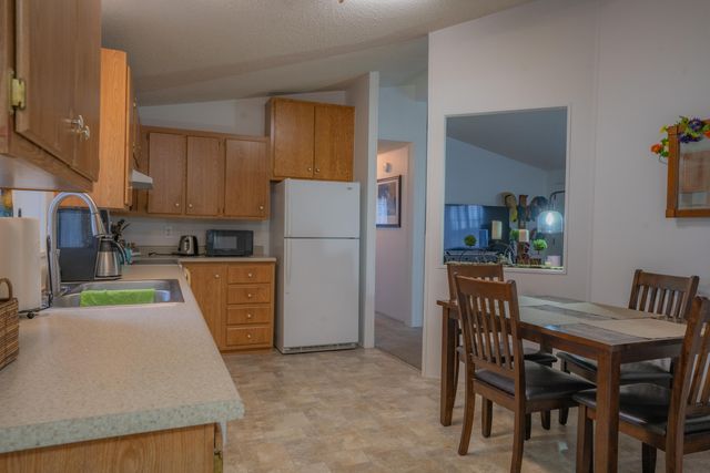 3700 Bellinger Lane SPC 22, Medford, OR 97501