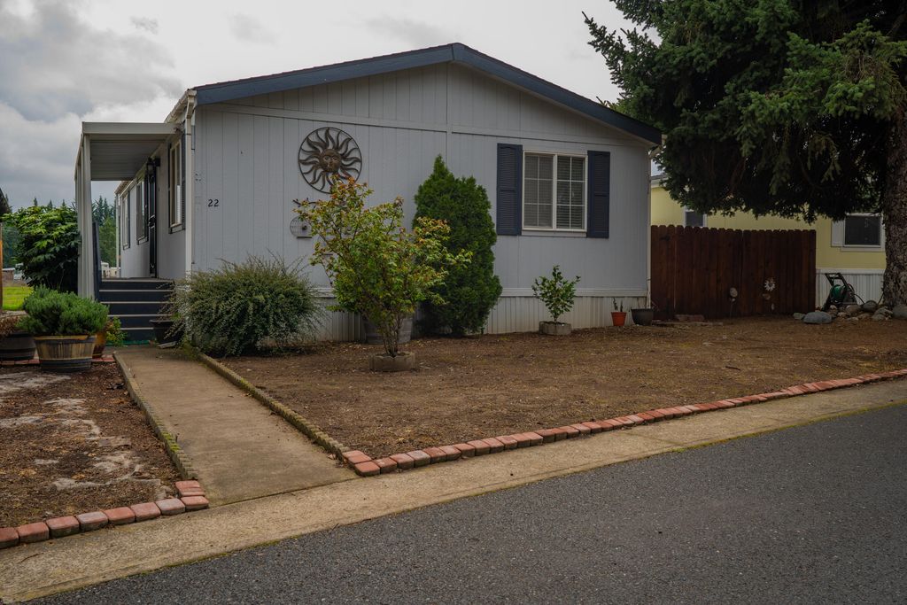 3700 Bellinger Lane SPC 22, Medford, OR 97501