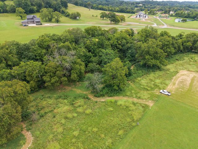 2630 New Hope Rd, Hendersonville, TN 37075