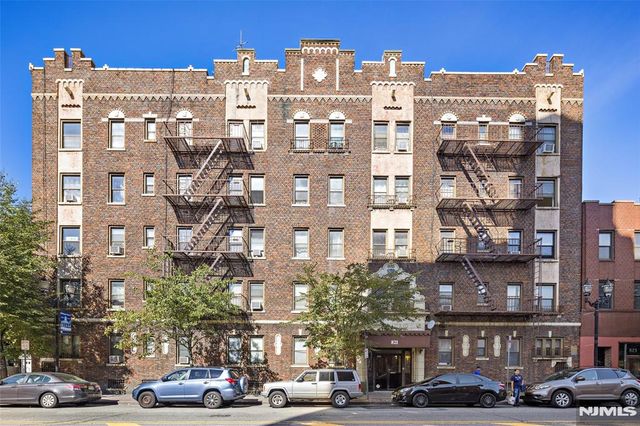 821 Bergen Avenue B12, Jersey City, NJ 07306