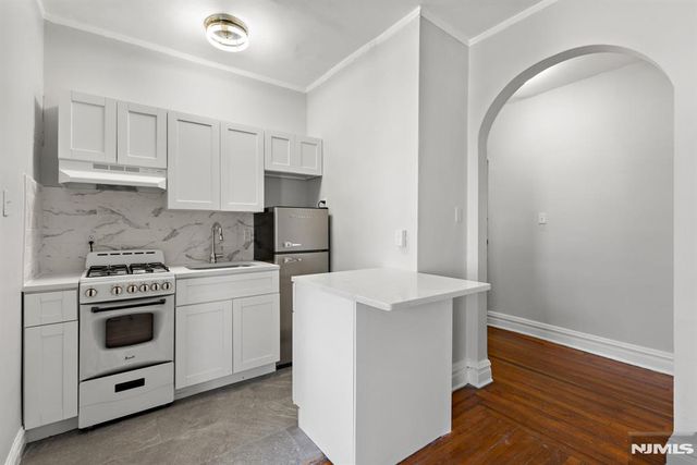 821 Bergen Avenue B12, Jersey City, NJ 07306