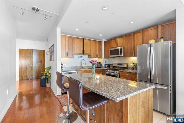 20 Newport Parkway 1812, Jersey City, NJ 07310