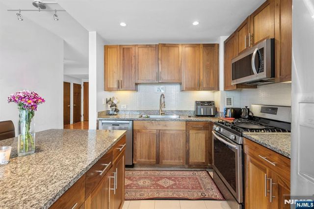 20 Newport Parkway 1812, Jersey City, NJ 07310