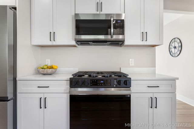 10975 Campanel Drive, Holland Twp, MI 49464