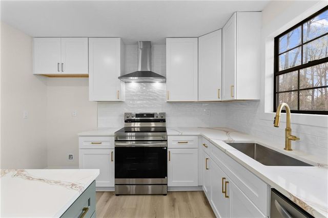 235 Poplar St, Buford, GA 30518