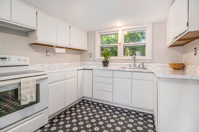 220 S Seventh Street, Ann Arbor, MI 48103