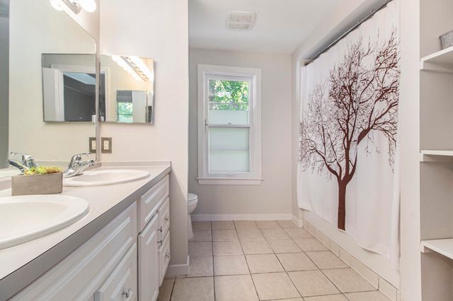 220 S Seventh Street, Ann Arbor, MI 48103