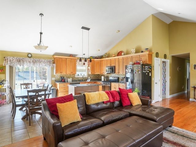 26 S Wheaton Avenue, Seekonk, MA 02771