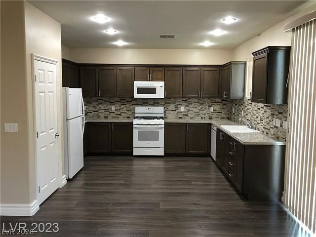 9746 Kampsville Avenue, Las Vegas, NV 89148