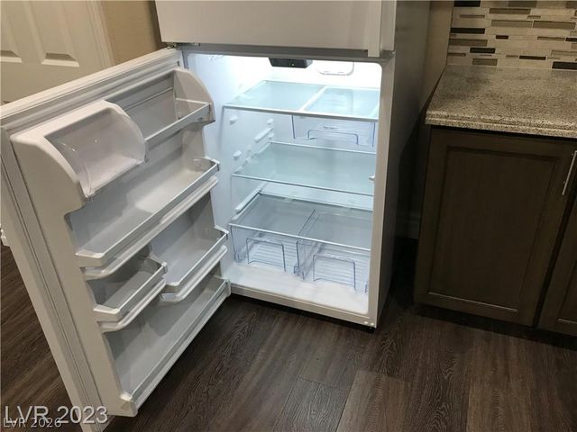 9746 Kampsville Avenue, Las Vegas, NV 89148