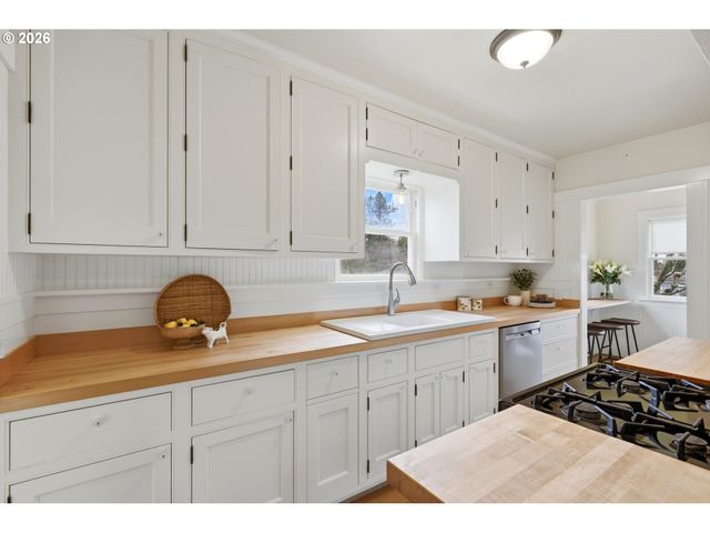 56341 HAZEN Rd, Warren, OR 97053