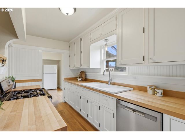 56341 HAZEN Rd, Warren, OR 97053