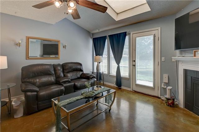 8112 N Lawn Avenue, Kansas City, MO 64119
