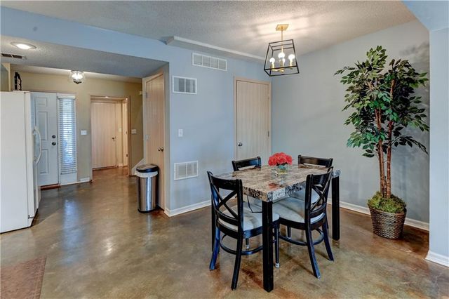 8112 N Lawn Avenue, Kansas City, MO 64119