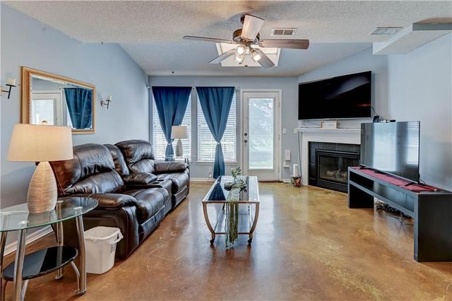 8112 N Lawn Avenue, Kansas City, MO 64119