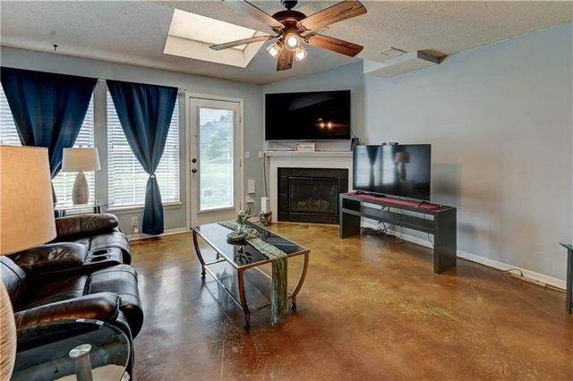 8112 N Lawn Avenue, Kansas City, MO 64119