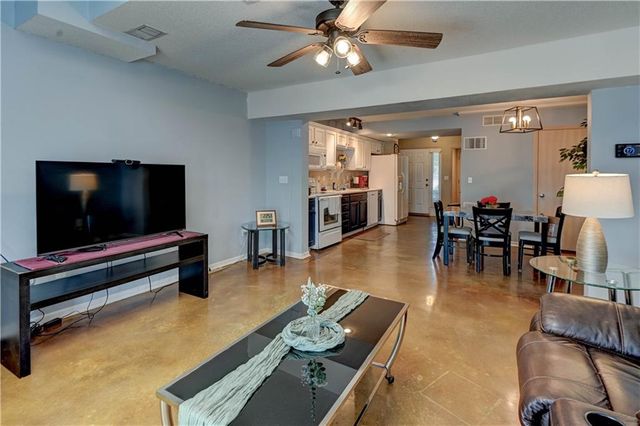 8112 N Lawn Avenue, Kansas City, MO 64119